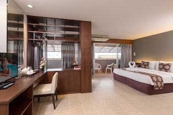the holiday resort pattaya