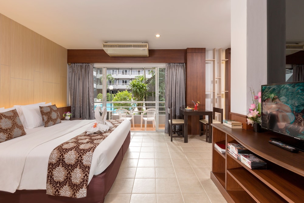 the holiday resort pattaya