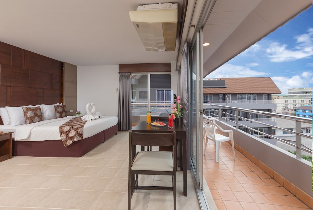 the holiday resort pattaya