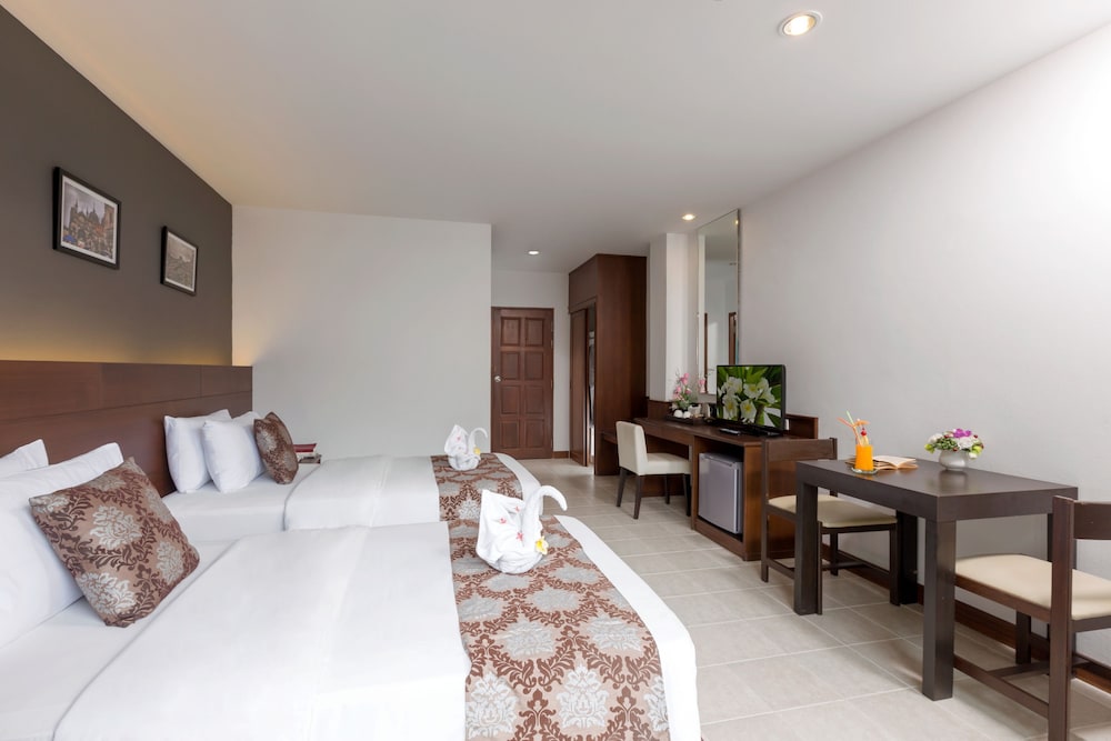 the holiday resort pattaya