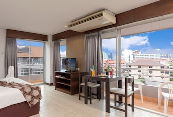 the holiday resort pattaya