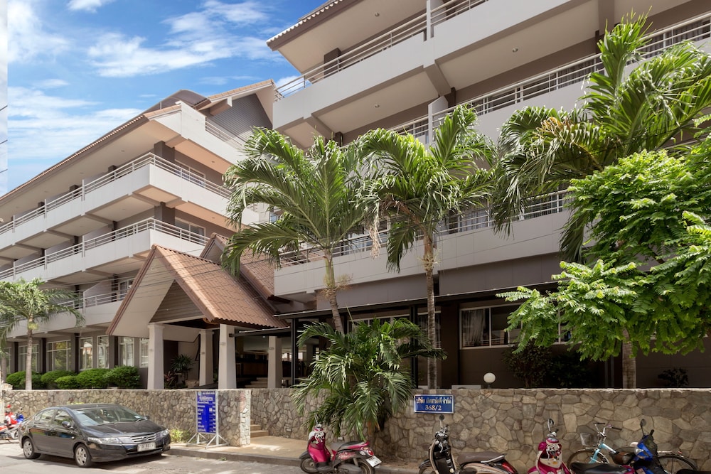 the holiday resort pattaya