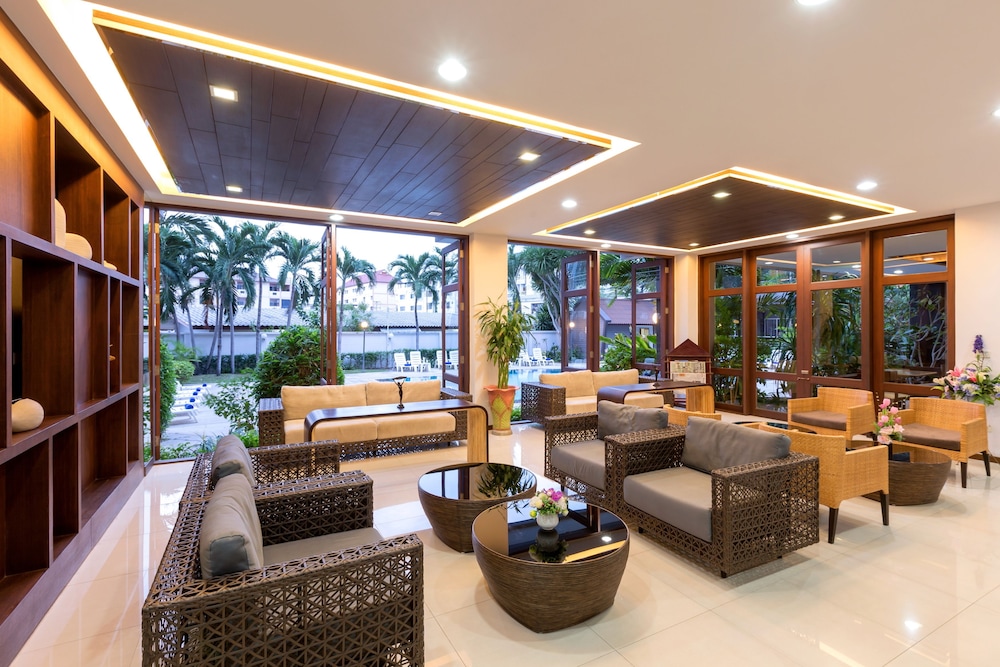the holiday resort pattaya