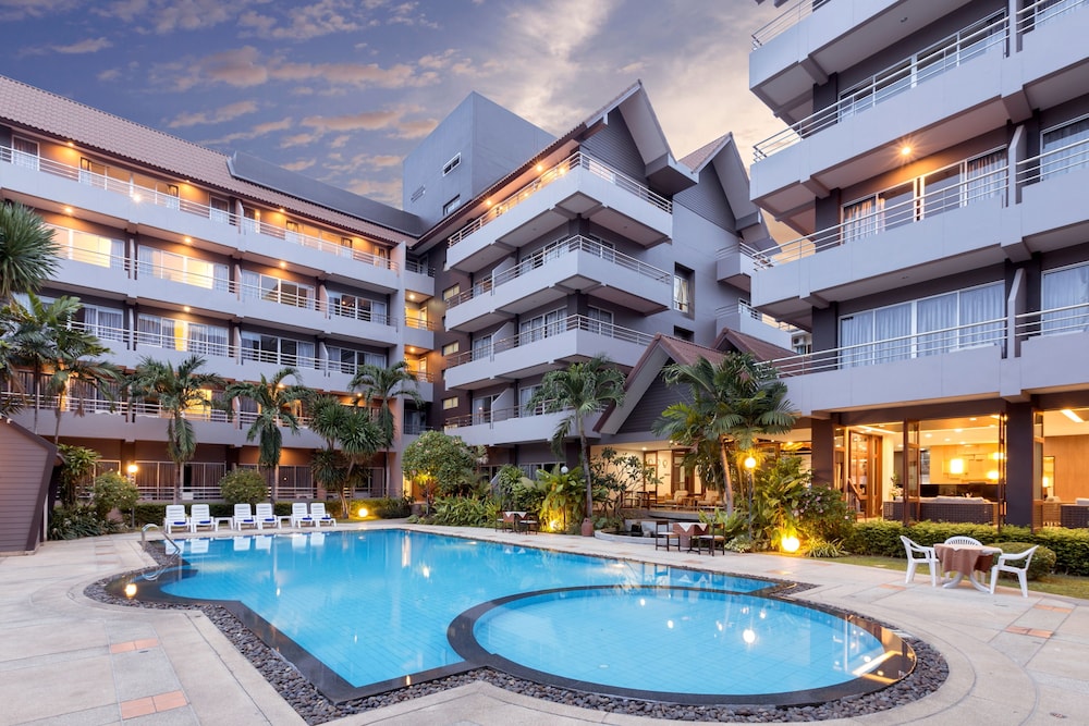 the holiday resort pattaya