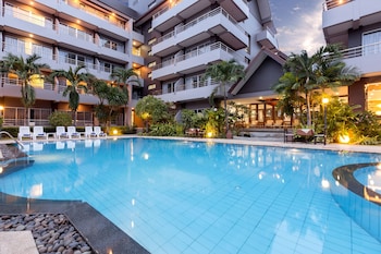 the holiday resort pattaya