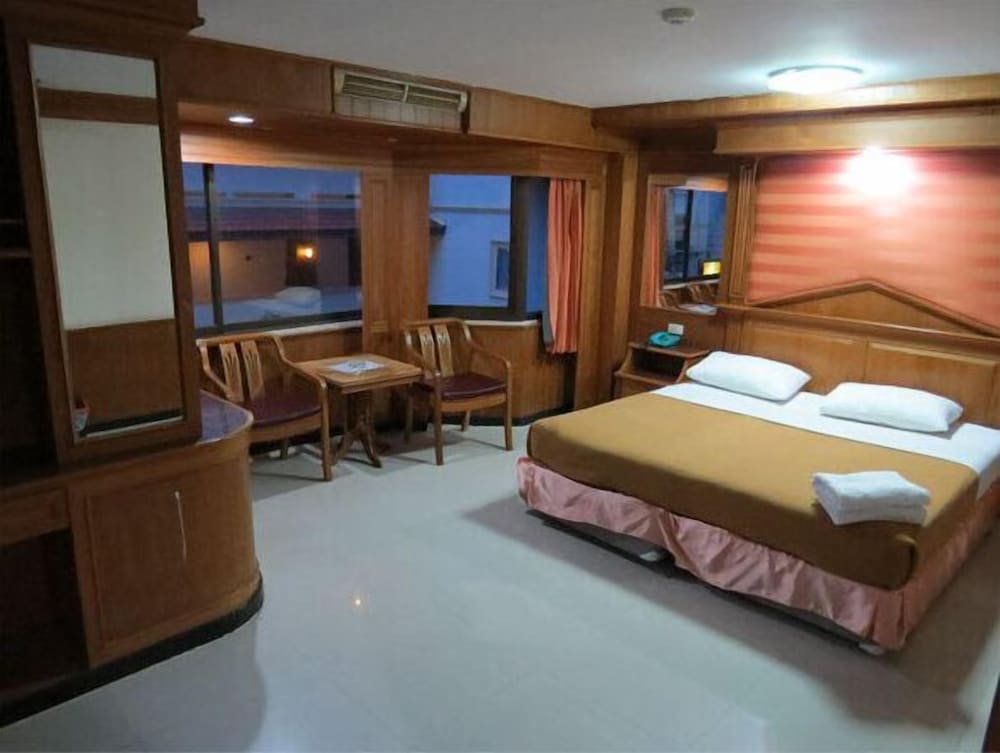 aa pattaya residence