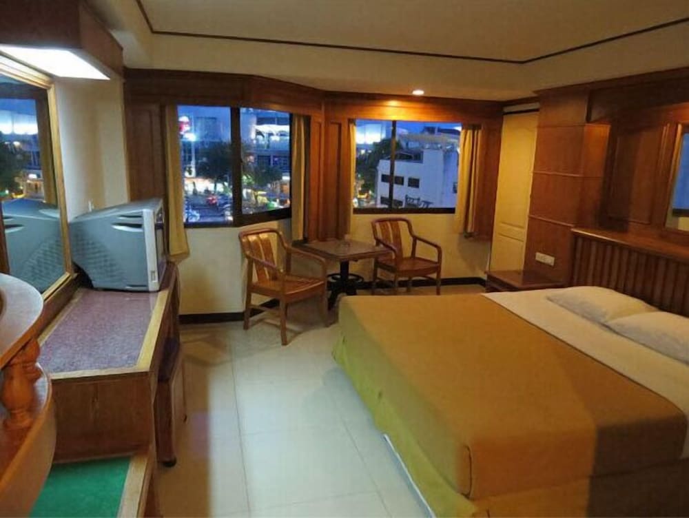 aa pattaya residence