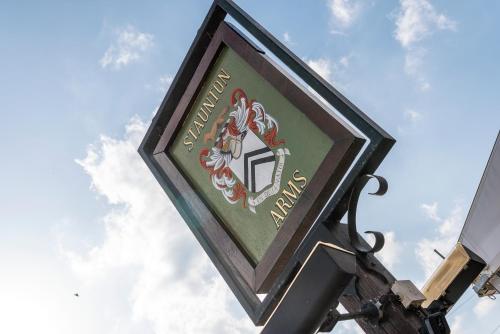 Staunton Arms,Newark>>East Midlands Airport,3 star