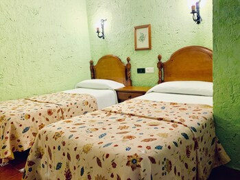 hotel hermanos macias