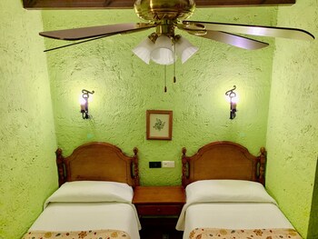 hotel hermanos macias