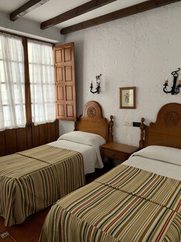 hotel hermanos macias