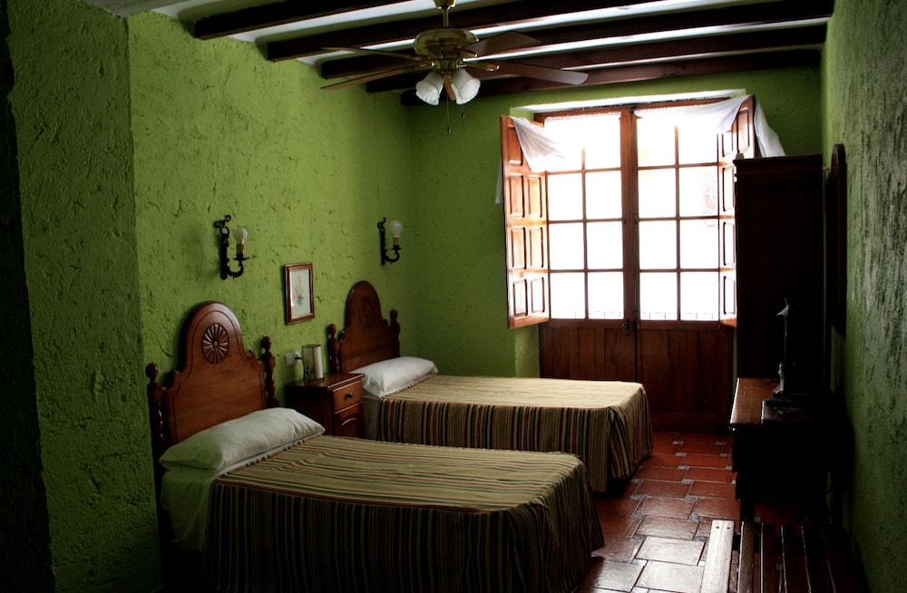 hotel hermanos macias