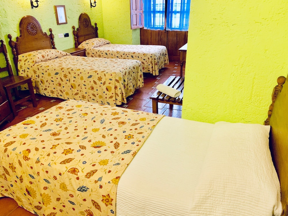 hotel hermanos macias