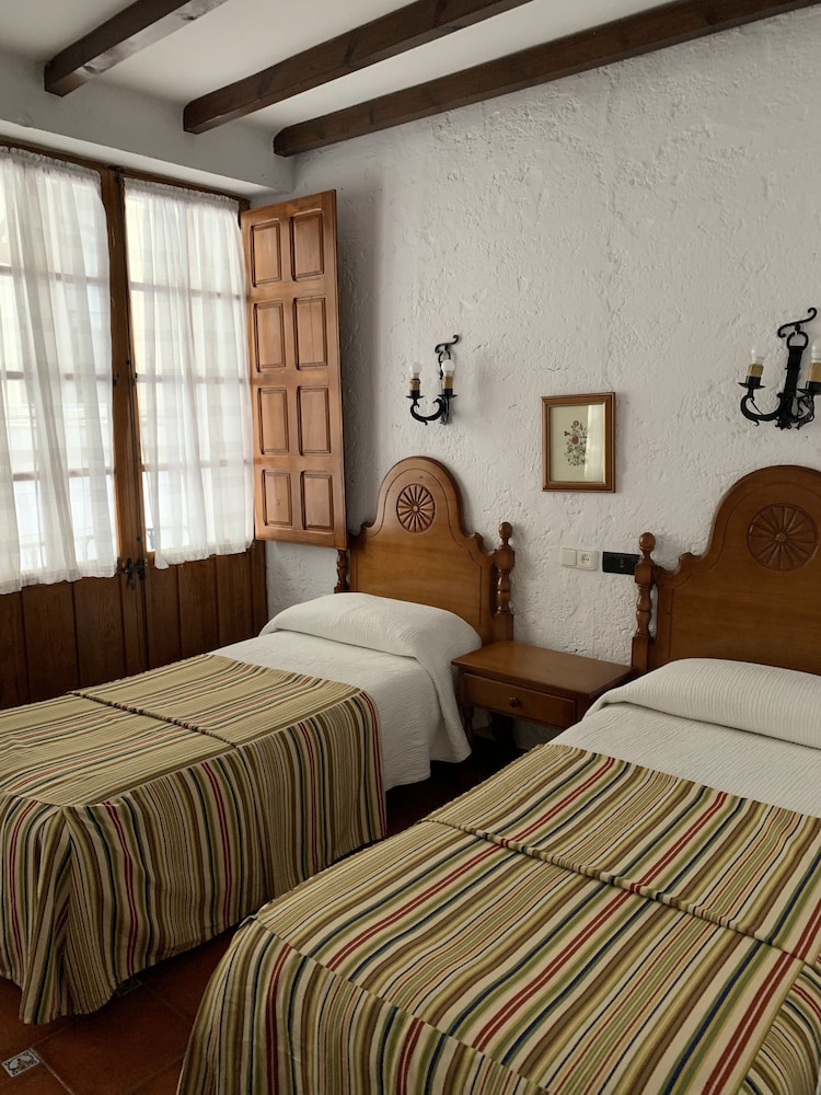 hotel hermanos macias