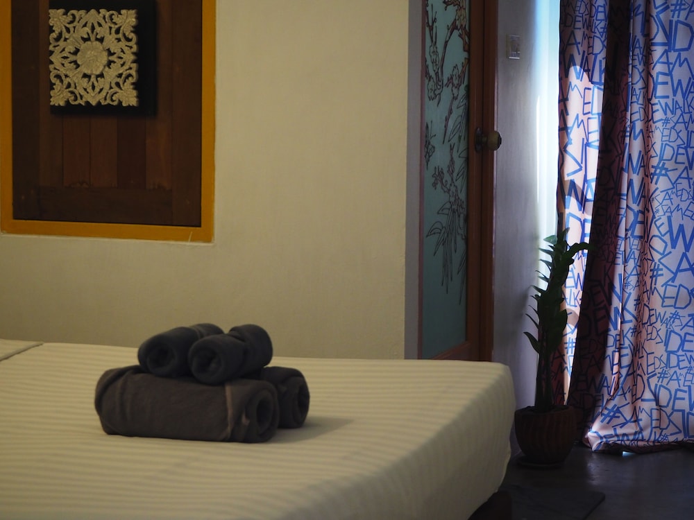 side walk boutique hotel