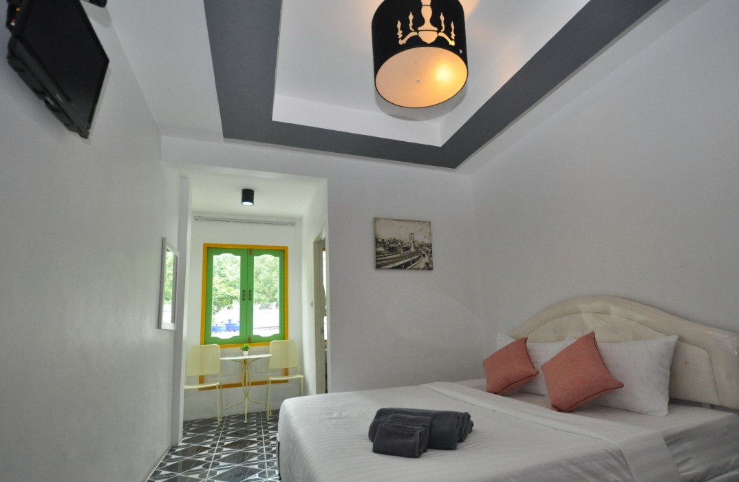 side walk boutique hotel