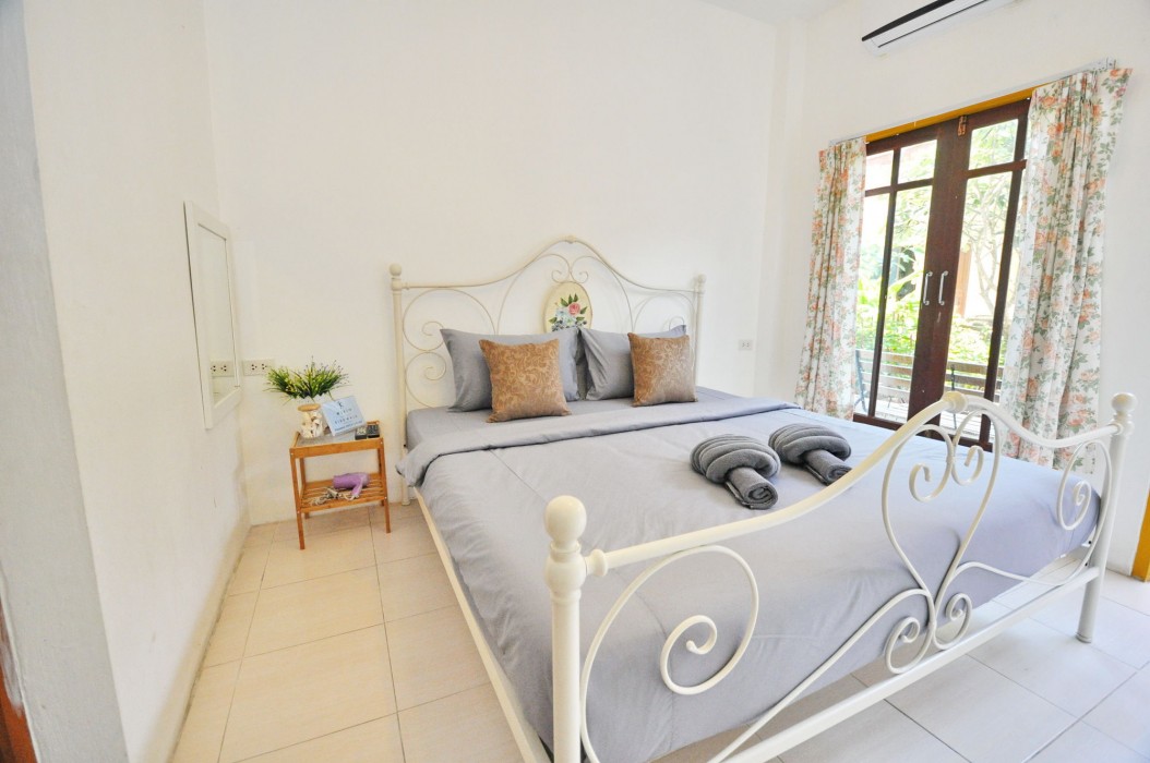 side walk boutique hotel