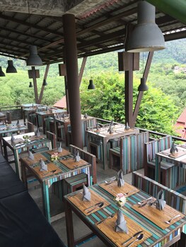 Alama Sea Village Resort,Ko Lanta>>Ba Kan Tiang Beach,4 star