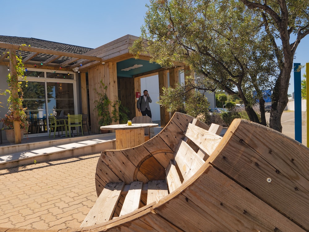 greet hotel marseille provence aeroport