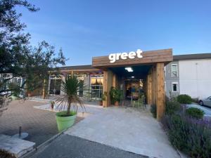 greet hotel marseille provence aeroport