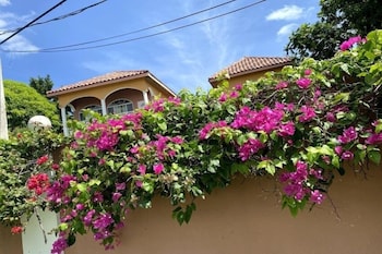 yanceylargo estate newly renovated 3 br villa w gorgeous mountain views 3 bedroom villa by redawning