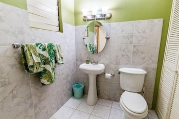 yanceylargo estate newly renovated 3 br villa w gorgeous mountain views 3 bedroom villa by redawning
