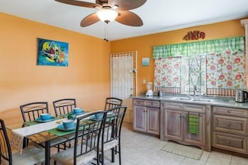 yanceylargo estate newly renovated 3 br villa w gorgeous mountain views 3 bedroom villa by redawning