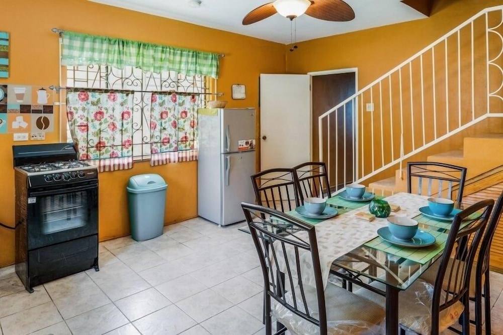 yanceylargo estate newly renovated 3 br villa w gorgeous mountain views 3 bedroom villa by redawning