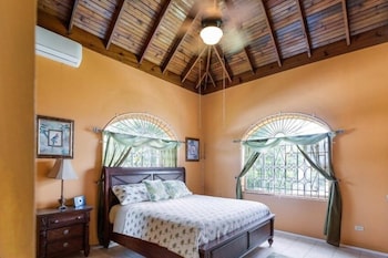 yanceylargo estate newly renovated 3 br villa w gorgeous mountain views 3 bedroom villa by redawning