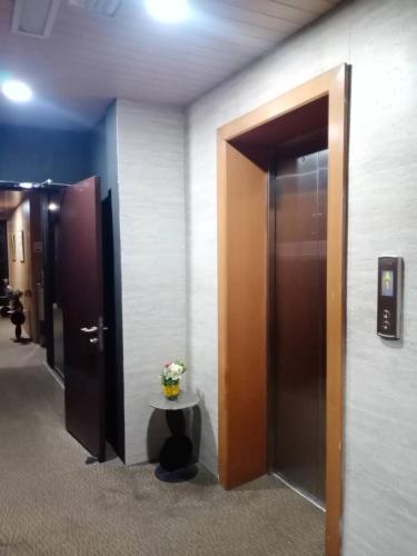 hotel ariana iskandar