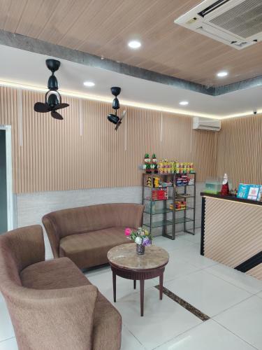 hotel ariana iskandar