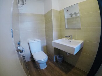 hotel ariana iskandar