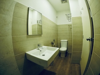 hotel ariana iskandar