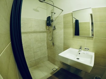 hotel ariana iskandar