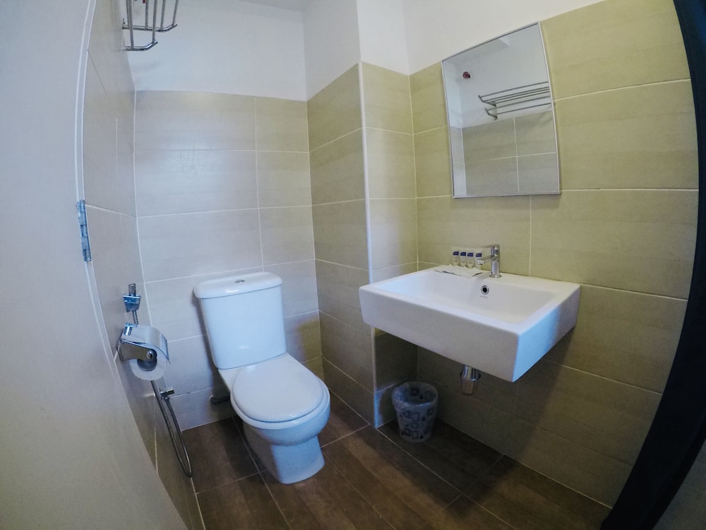 hotel ariana iskandar