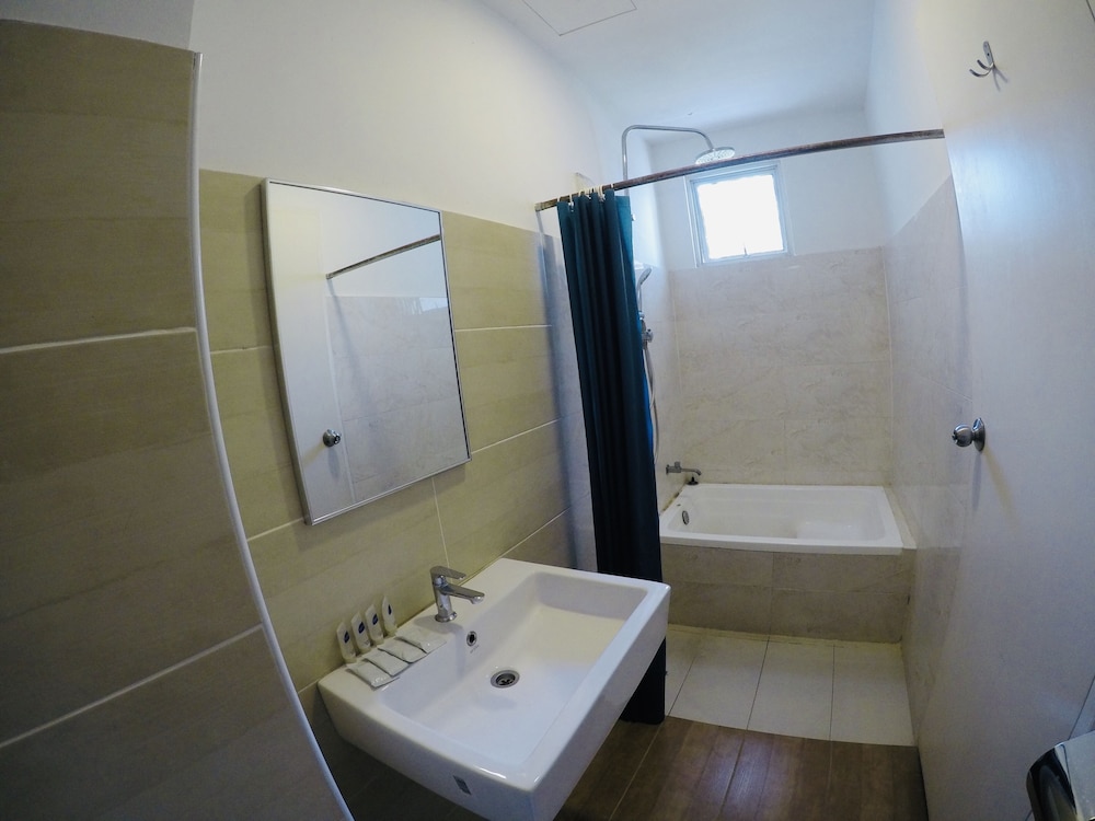 hotel ariana iskandar