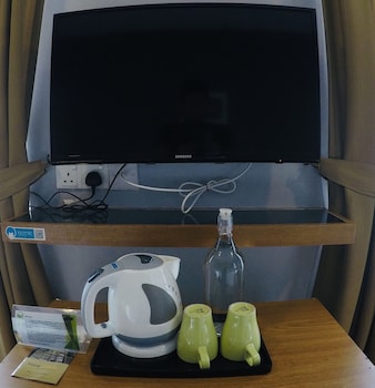 hotel ariana iskandar