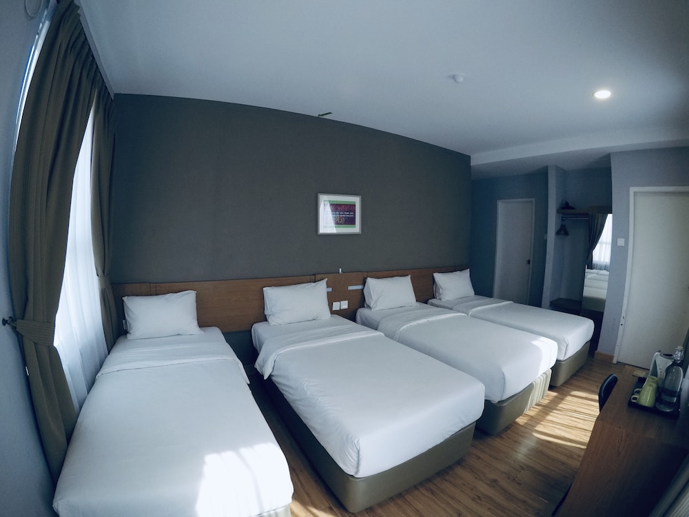 hotel ariana iskandar