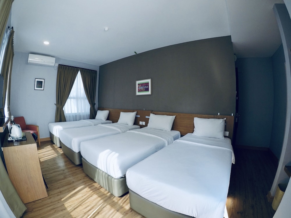 hotel ariana iskandar