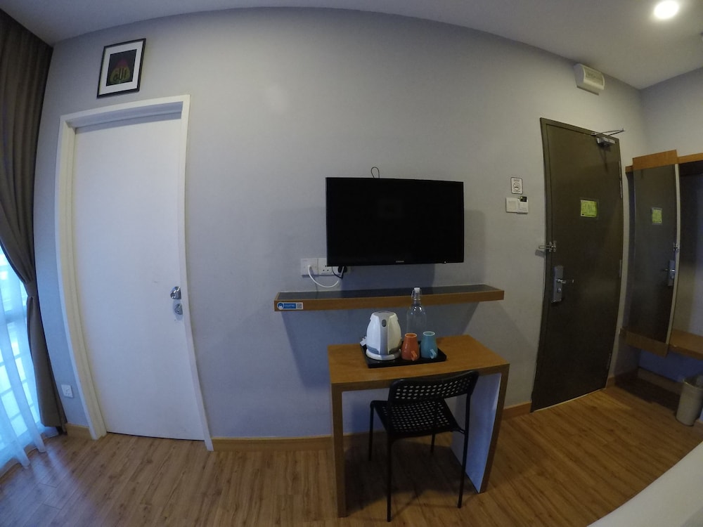 hotel ariana iskandar