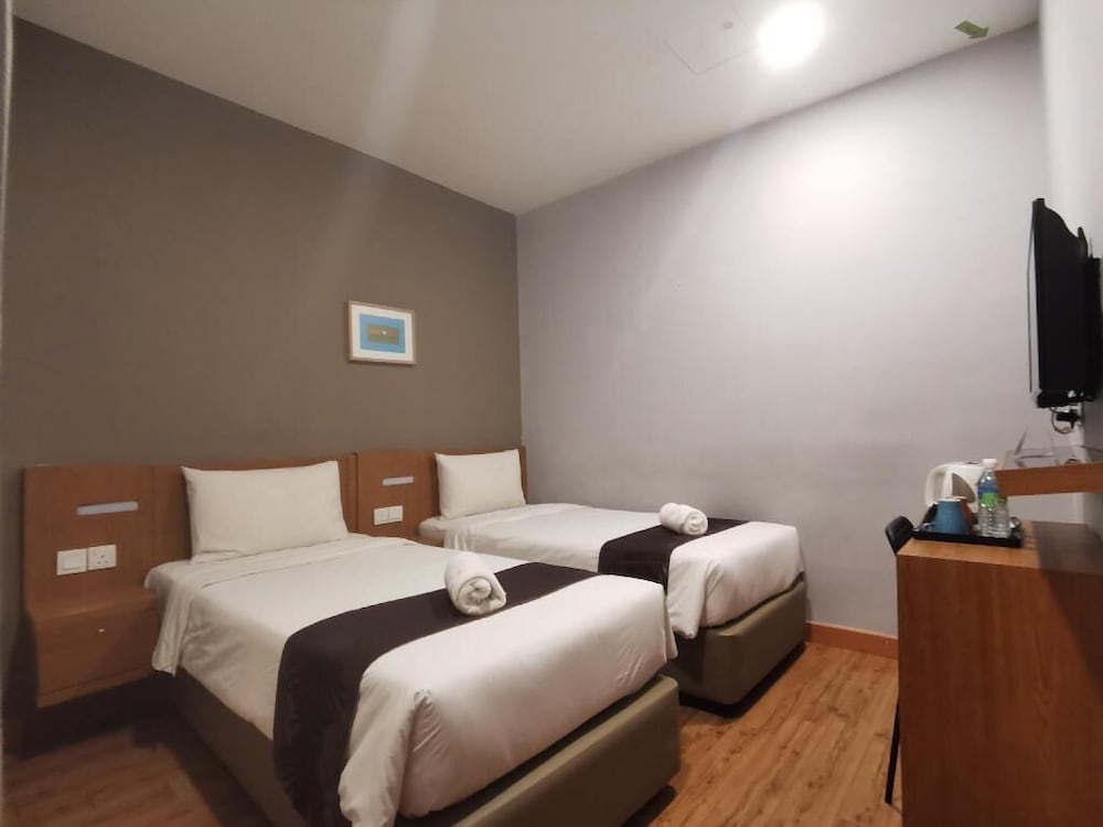 hotel ariana iskandar