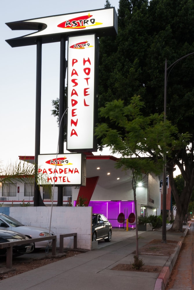 astro pasadena hotel