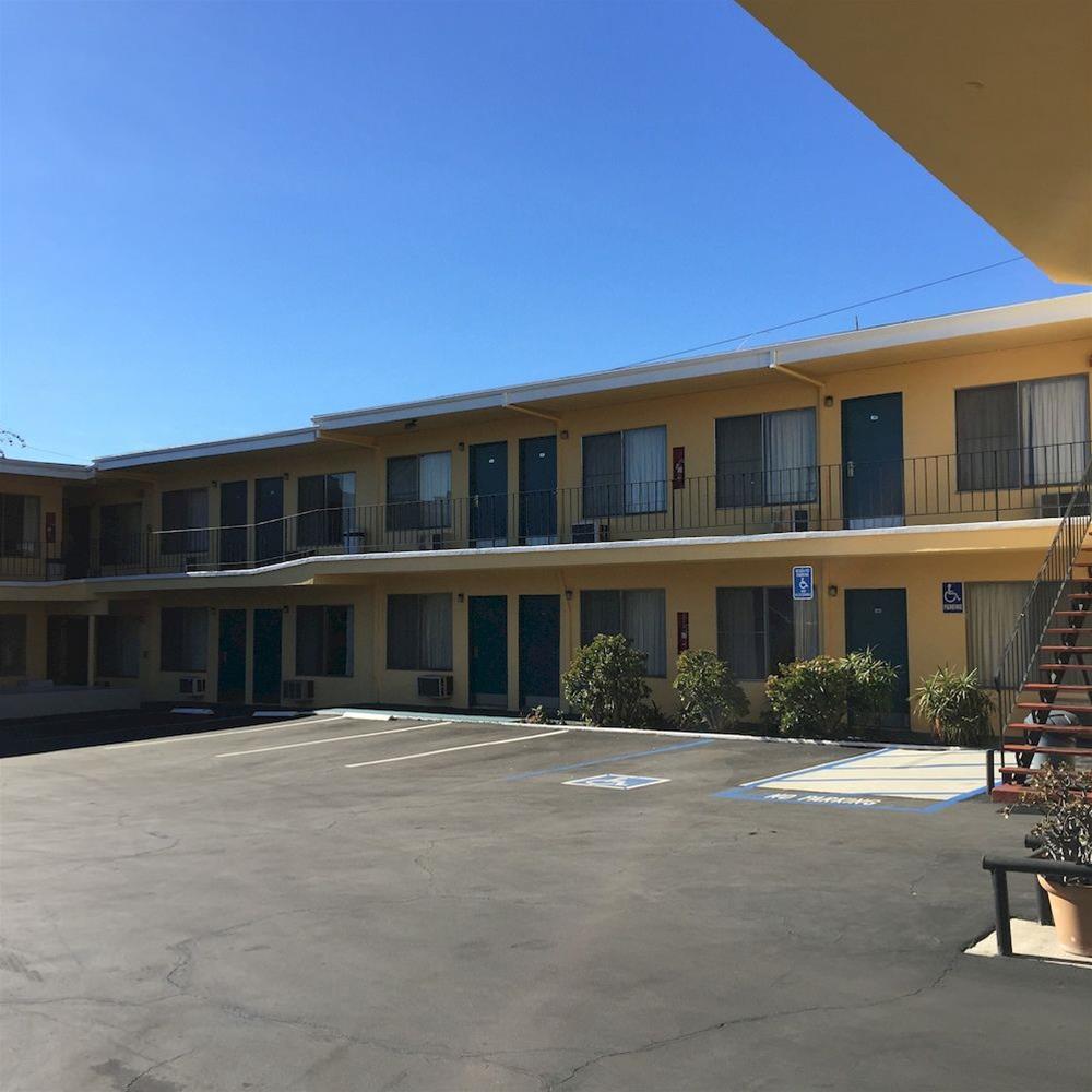 astro pasadena hotel