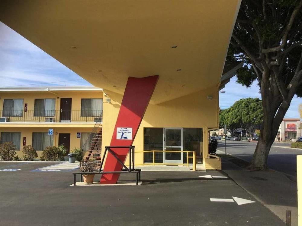 astro pasadena hotel