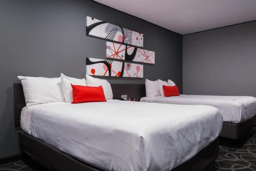 astro pasadena hotel