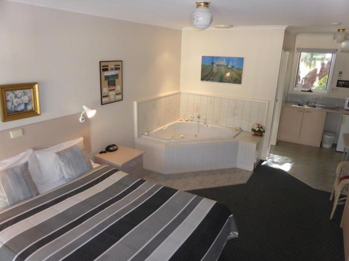 balnarring village motor inn