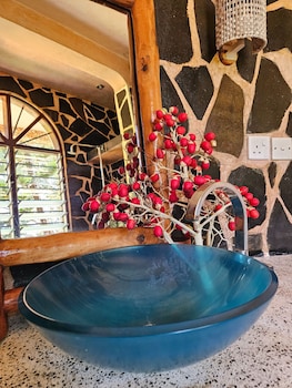 Room-38M2 Turtle Suite In A 560 M2 Villa,Shimoni Kwale , Main Road Shimoni Village,2 star