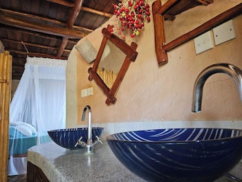 Room-Colobus Suite Of 40M2 In Villa 560,Shimoni Kwale , Main Road Shimoni Village,2 star