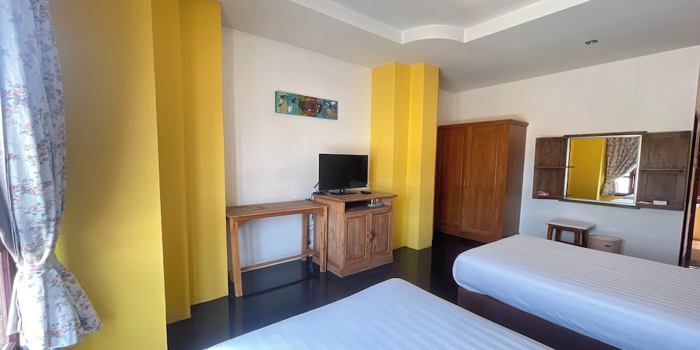 yellow tique hotel