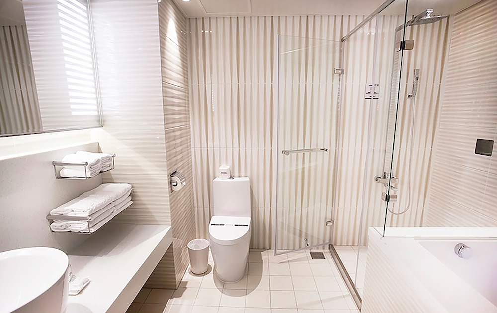 royal group hotel minghua branch